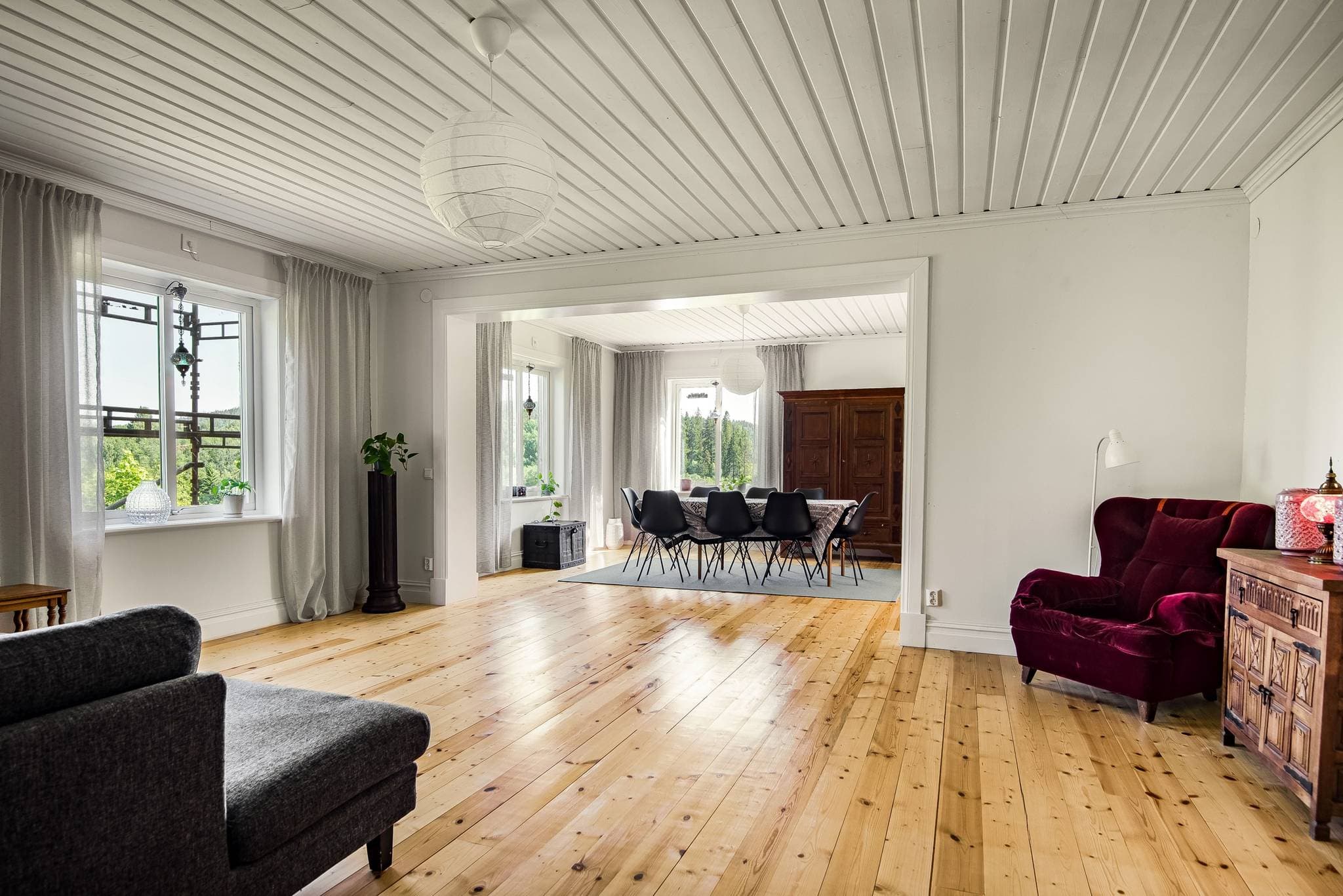 Nedre vardagsrum mot matrum, riktning syd öst